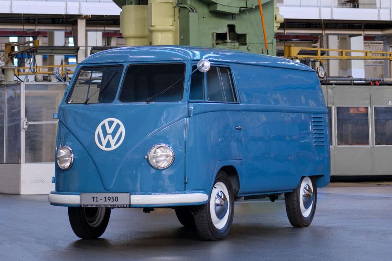 Il_Volkswagen_Type_2_Microbus_e_il_suo_anniversario_TjMwqHktZZ - Veicoli24 Il Volkswagen Type 2 Microbus e il suo anniversario - Questo Volkswagen Type 2 del 1950 è il Microbus più antico del mondo