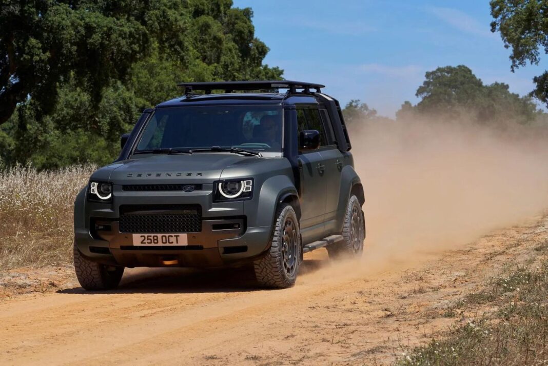 source:MotorAuthority - Il nuovo Defender Octa: base per il veicolo da rally di JLR per il 2026