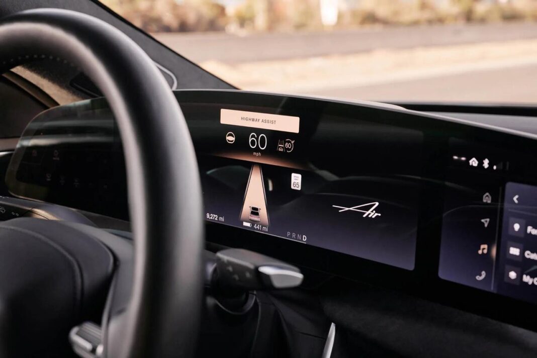 Controlli vocali nella Lucid Gravity 2025 Il nuovo assistente vocale di Lucid: interattività e flessibilità
