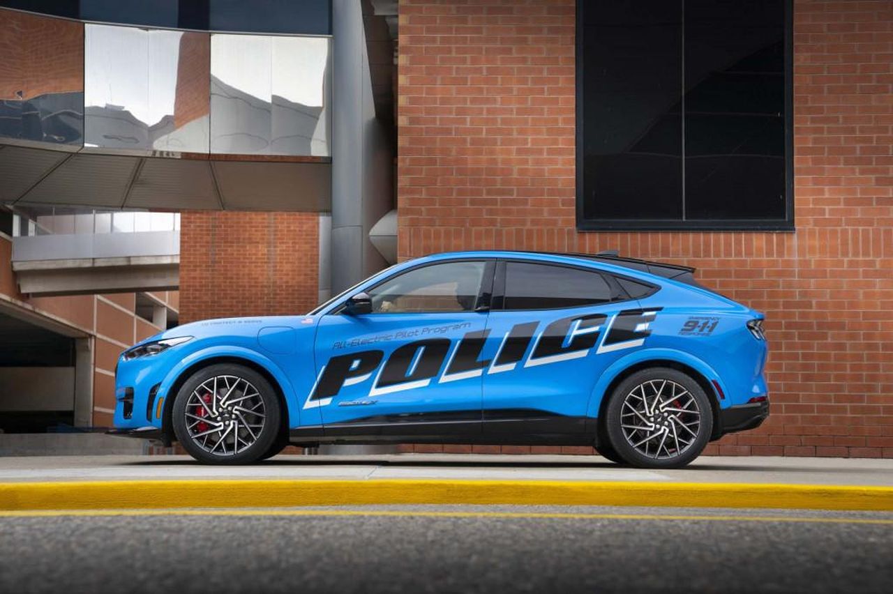 Il_primo_veicolo_elettrico_della_Michigan_State_Police_y21XQmgnpd - Veicoli24 source:GreenCarReports - Il primo veicolo elettrico della Michigan State Police - Veicolo pilota della polizia Ford Mustang Mach-E 2021