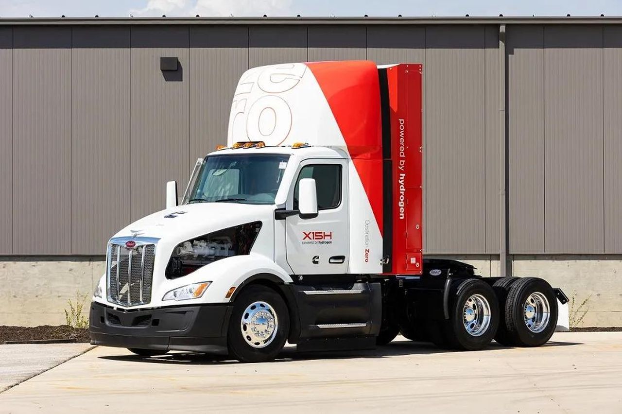 Il_turbo_per_motori_a_idrogeno_di_Cummins_FoJpyiVsQP - Veicoli24 Il turbo per motori a idrogeno di Cummins - Peterbilt semi truck prototype with Cummins hydrogen combustion engine