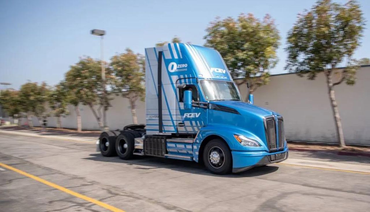 Impatto_dellexport_di_LNG_sulla_produzione_di_idrogeno_d2mcWxqzwB - Veicoli24 Impatto dell'export di LNG sulla produzione di idrogeno - Prototipo di camion semi a celle a combustibile a idrogeno Kenworth-Toyota - Maggio 2024