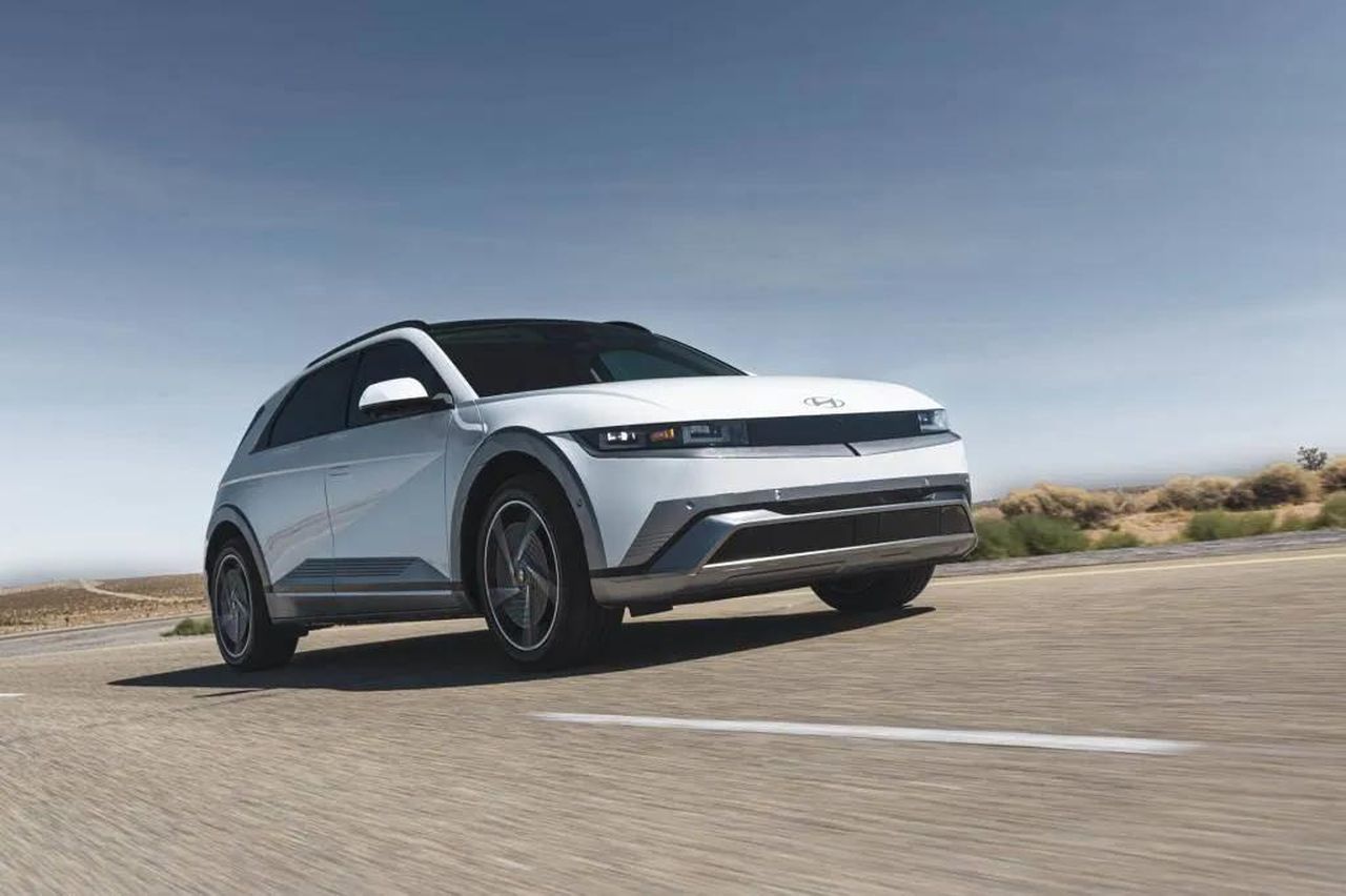 Informazioni_sul_caricabatterie_e_installazione_p2yXgBbL7V - Veicoli24 source:GreenCarReports - Informazioni sul caricabatterie e installazione - 2025 Hyundai Ioniq 5
