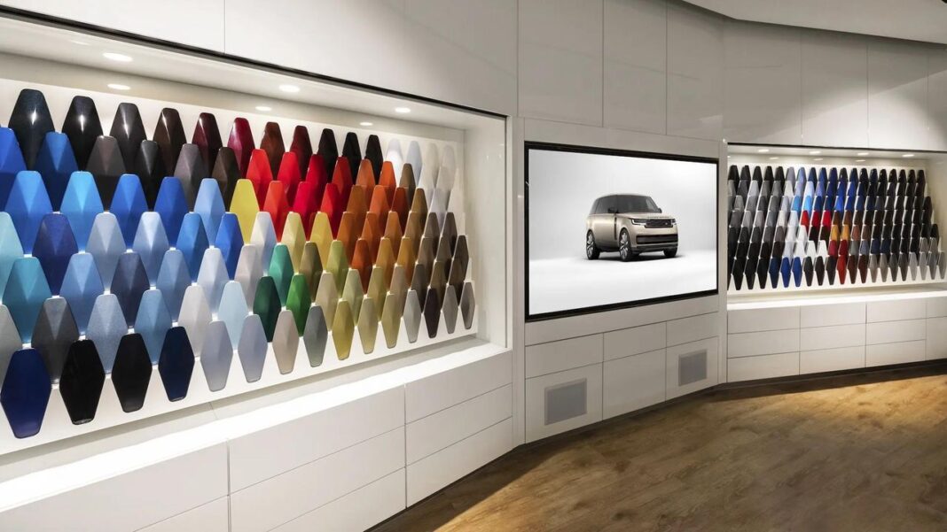 Tendenze nel settore della personalizzazione automobilistica JLR investe 65 milioni di sterline per opzioni di verniciatura personalizzate e sostenibili
