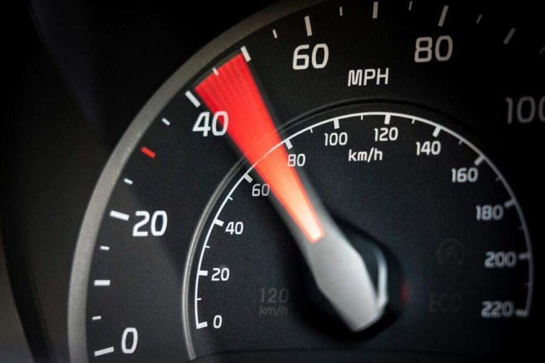 source:AutoVista24 - La Rilevanza del Tempo 0-60mph nell'Era dei Veicoli Elettrici