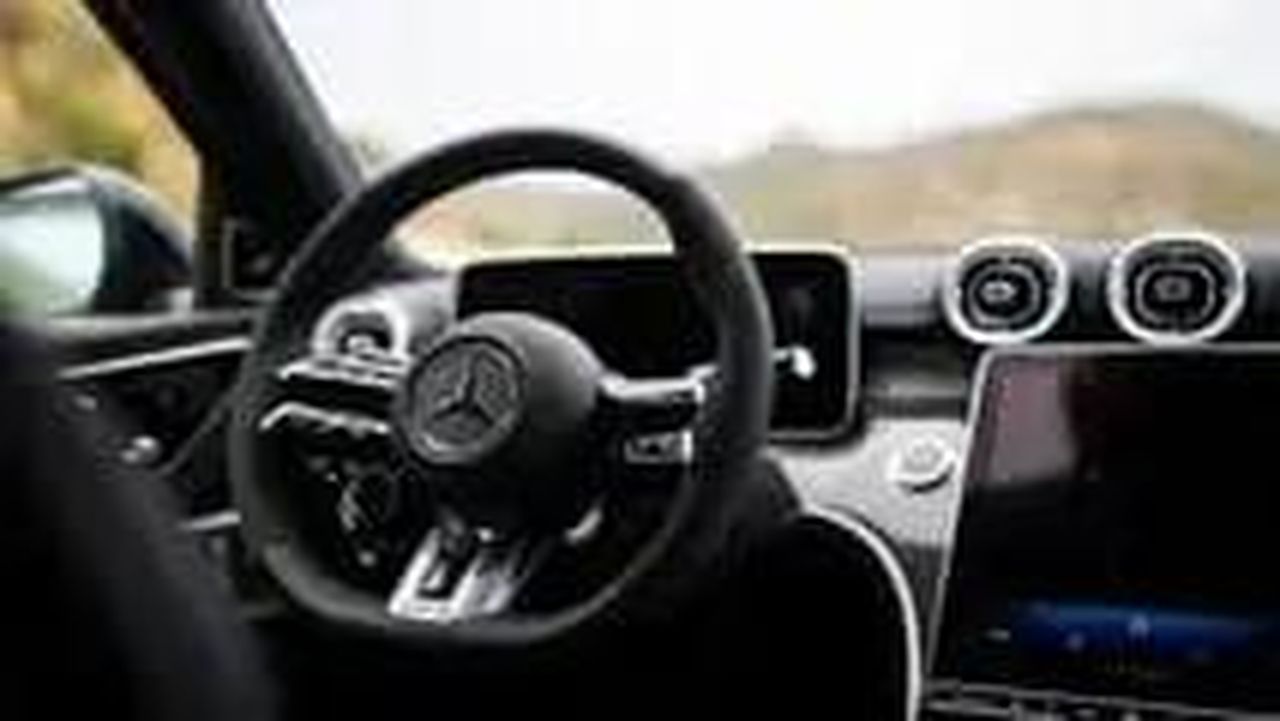 La_Transizione_al_Motore_Ibrido_sKXXiS3Vb0 - Veicoli24 source:motor1 - La Transizione al Motore Ibrido - Recensione della Mercedes C63 S E Performance 2024