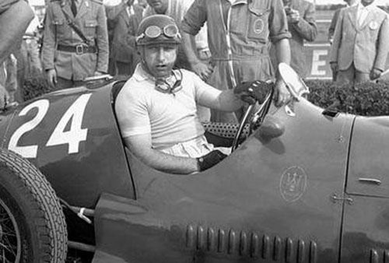 La_storia_del_MercedesBenz_W196_e_dei_suoi_piloti_vhb8ZrqTf9 - Veicoli24 source:MotorAuthority - La storia del Mercedes-Benz W196 e dei suoi piloti - Juan Manuel Fangio