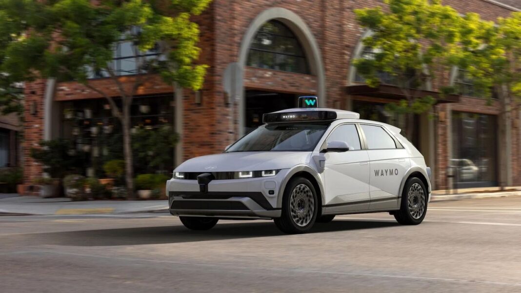 source:TheCarConnection - La verità sulle auto a guida autonoma: livelli e realtà attuale