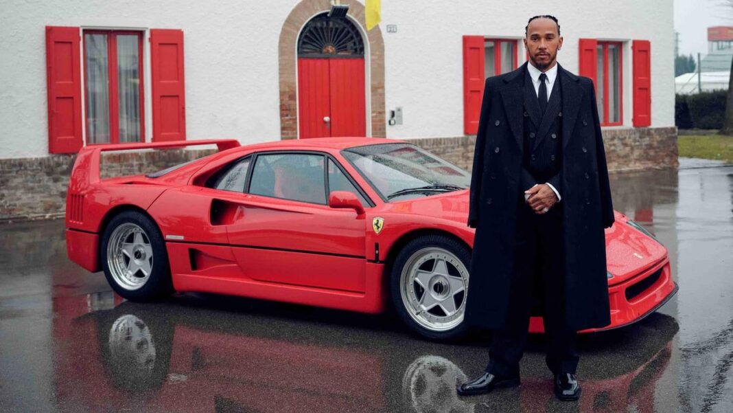 source:motor1 - Lewis Hamilton Posato Con La Ferrari F40 Nel Suo Primo Giorno A Maranello