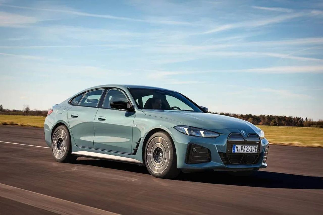 Marchi_di_lusso_che_adotteranno_i_Supercharger_Tesla_9UKorZUPob - Veicoli24 source:GreenCarReports - Marchi di lusso che adotteranno i Supercharger Tesla - 2025 BMW i4