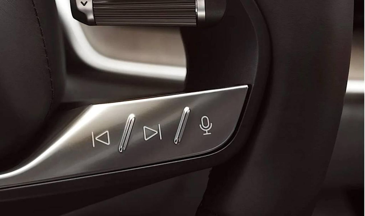 Meno_allucinazioni_AI_con_connettivit_opzionale_UDOUk4F37j - Veicoli24 Meno 'allucinazioni AI', con connettività opzionale - Controlli del volante della Lucid Air Touring