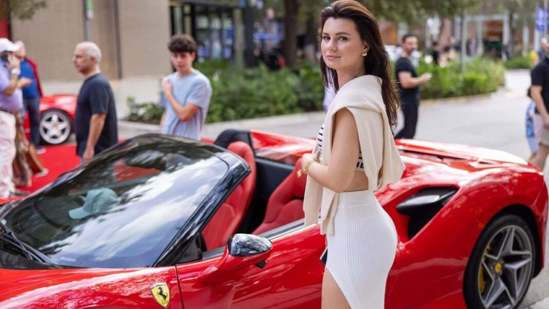 source:motor1 - Miami Concours 2025: Un Evento di Lusso per Appassionati di Auto