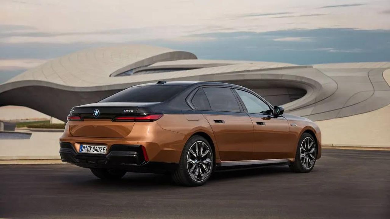 Modelli_e_Prezzi_CW5XjXqgfN - Veicoli24 source:GreenCarReports - Modelli e Prezzi - 2025 BMW i7