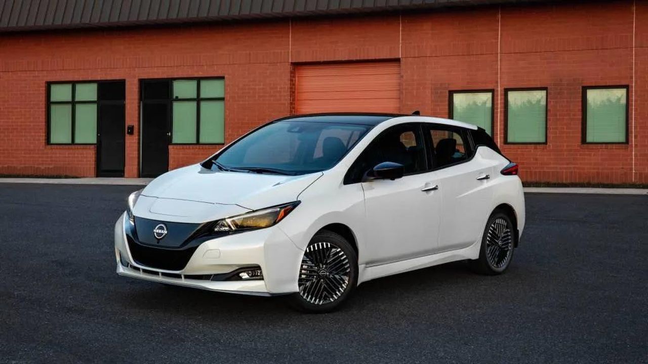 Nissan_cancella_i_piani_per_un_crossover_elettrico_fogVXCc3dY - Veicoli24 Nissan cancella i piani per un crossover elettrico - 2025 Nissan Leaf