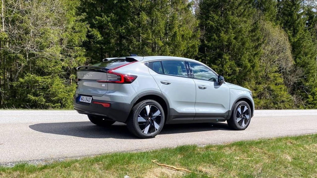Nuovi_nomi_per_i_modelli_elettrici_Volvo_q8TKTU4z2c - Veicoli24 source:MotorAuthority - Nuovi nomi per i modelli elettrici Volvo - 2024 Volvo C40 Recharge