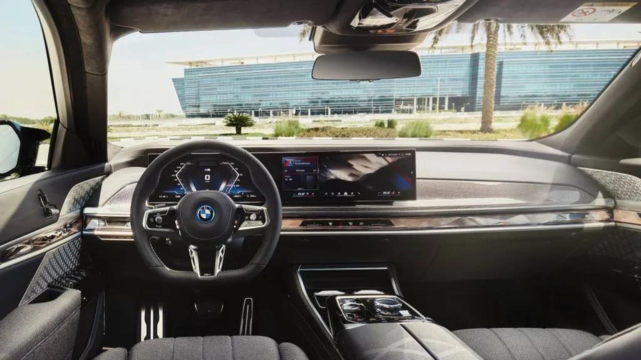 Panoramica_sul_BMW_i7_2025_vCbllmBB1E - Veicoli24 source:GreenCarReports - Panoramica sul BMW i7 2025 - 2025 BMW i7