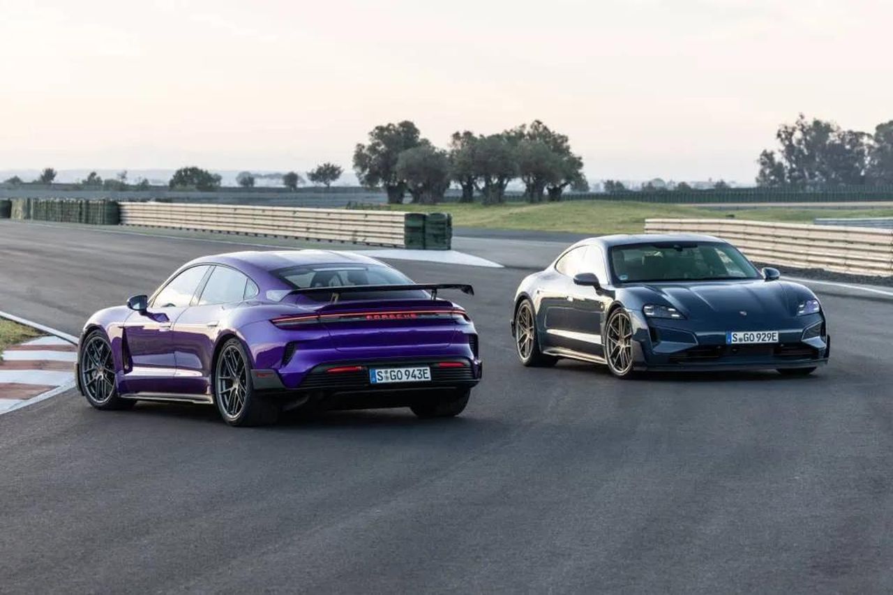Porsche_continua_a_vedere_alta_domanda_per_i_motori_a_benzina_qxDQbeQ97X - Veicoli24 source:MotorAuthority - Porsche continua a vedere alta domanda per i motori a benzina - 2025 Porsche Taycan Turbo GT Weissach package