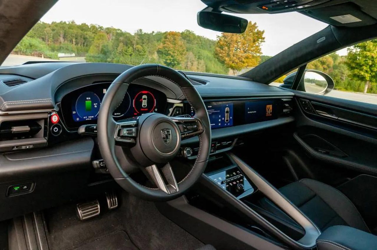 Porsche_potrebbe_lanciare_una_nuova_generazione_del_Macan_a_benzina_YNY8fSXfO3 - Veicoli24 source:MotorAuthority - Porsche potrebbe lanciare una nuova generazione del Macan a benzina - 2024 Porsche Macan Electric Turbo