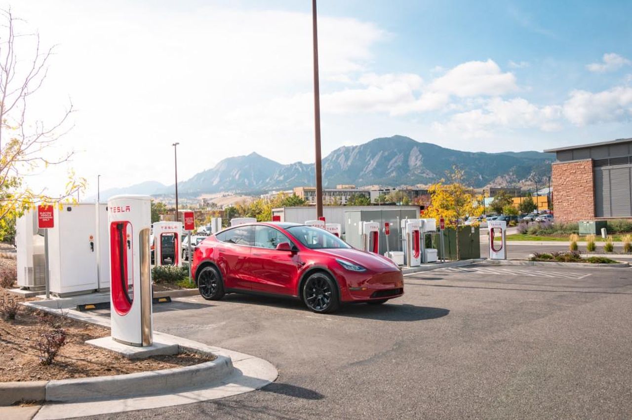 Potenza_di_ricarica_Supercharger_V4_zjBH75m6hg - Veicoli24 Potenza di ricarica Supercharger V4 - Tesla Supercharger