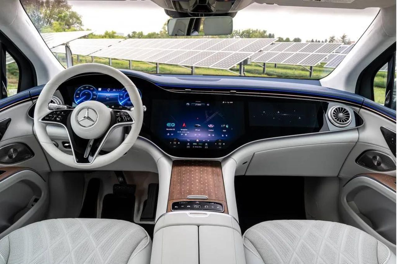 Prezzi_e_Modelli_del_2025_EQS_SUV_Wstk58YMd0 - Veicoli24 source:GreenCarReports - Prezzi e Modelli del 2025 EQS SUV - 2025 Mercedes-Benz EQS SUV