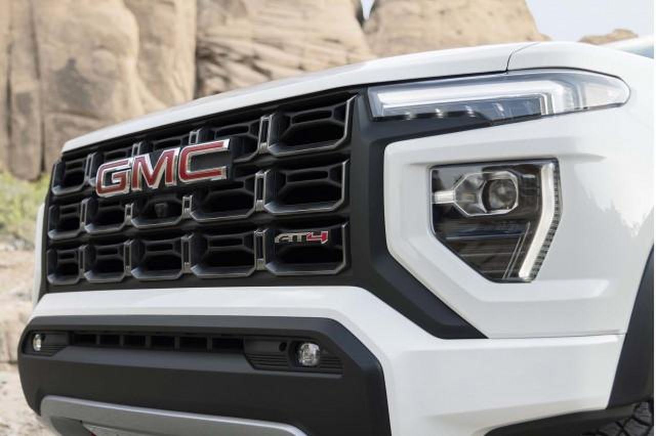 Prezzi_e_allestimenti_di_Chevy_Colorado_e_GMC_Canyon_LLdkpuGRRW - Veicoli24 source:TheCarConnection - Prezzi e allestimenti di Chevy Colorado e GMC Canyon - 2023 GMC Canyon AT4