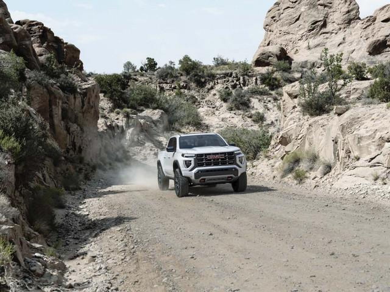 Prezzi_e_allestimenti_di_Chevy_Colorado_e_GMC_Canyon_oJI2SxTx6z - Veicoli24 source:TheCarConnection - Prezzi e allestimenti di Chevy Colorado e GMC Canyon - 2023 GMC Canyon AT4