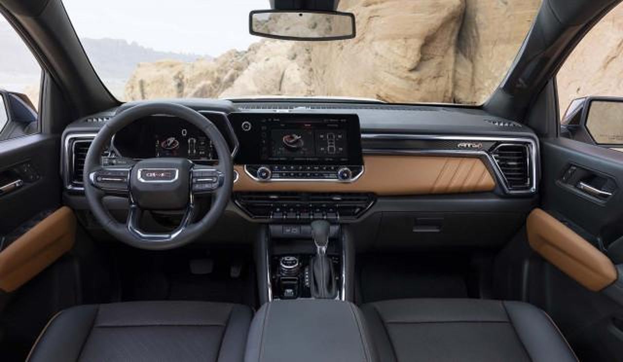 Prezzi_e_allestimenti_di_Chevy_Colorado_e_GMC_Canyon_qirlg2ixkl - Veicoli24 source:TheCarConnection - Prezzi e allestimenti di Chevy Colorado e GMC Canyon - 2023 GMC Canyon AT4