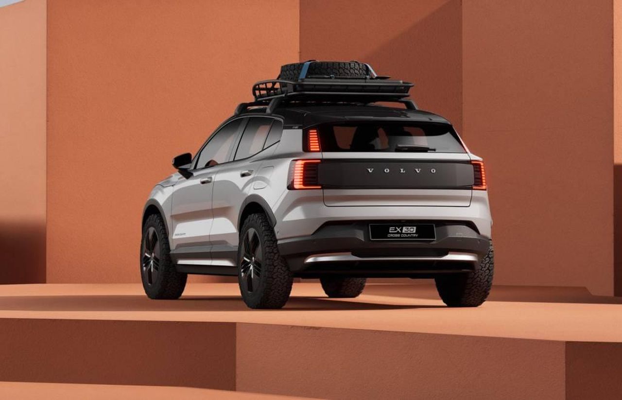 Produzione_e_disponibilit_della_EX30_3SoR1YtijD - Veicoli24 source:GreenCarReports - Produzione e disponibilità della EX30 - 2025 Volvo EX30 Cross Country