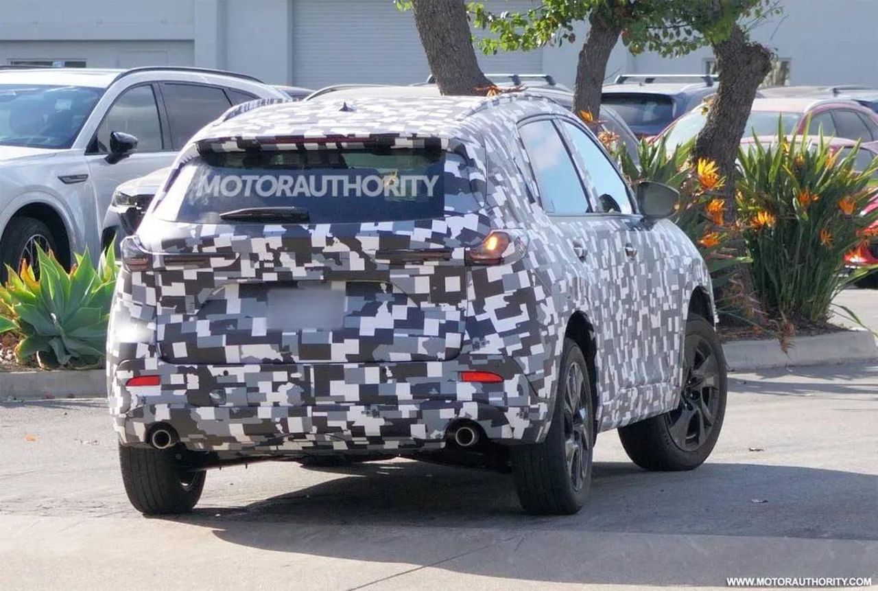 Prototipi_avvistati_per_il_nuovo_Mazda_CX5_7qYVXW60Vp - Veicoli24 source:MotorAuthority - Prototipi avvistati per il nuovo Mazda CX-5 - Prototipi del Mazda CX-5 2026