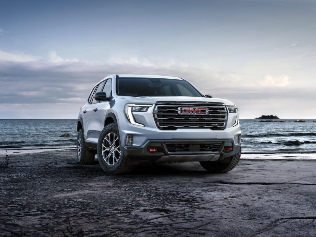 source:TheCarConnection - Recensione Esperta della GMC Acadia 2025