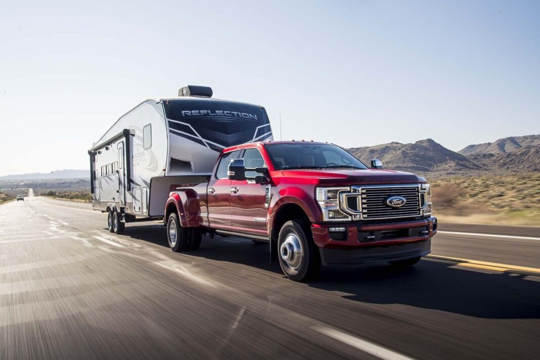 source:TheCarConnection - Richiamo Ford: Problemi ai camion diesel Super Duty a causa del biodiesel