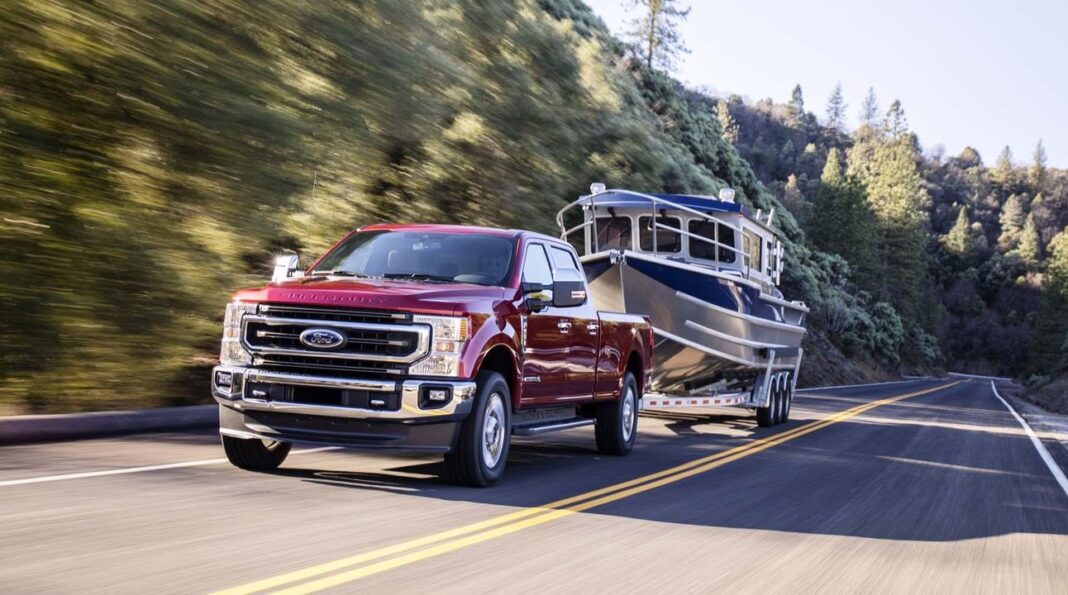source:MotorAuthority - Richiamo Ford per Pickup Super Duty: Problemi ai Pompa del Carburante