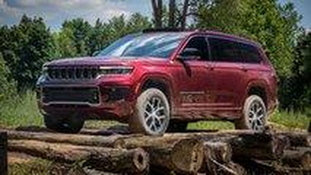 Riduzioni_di_prezzo_per_i_veicoli_Jeep_nel_2025_5MWzKNxi1R - Veicoli24 source:motor1 - Riduzioni di prezzo per i veicoli Jeep nel 2025 - Jeep Grand Cherokee L