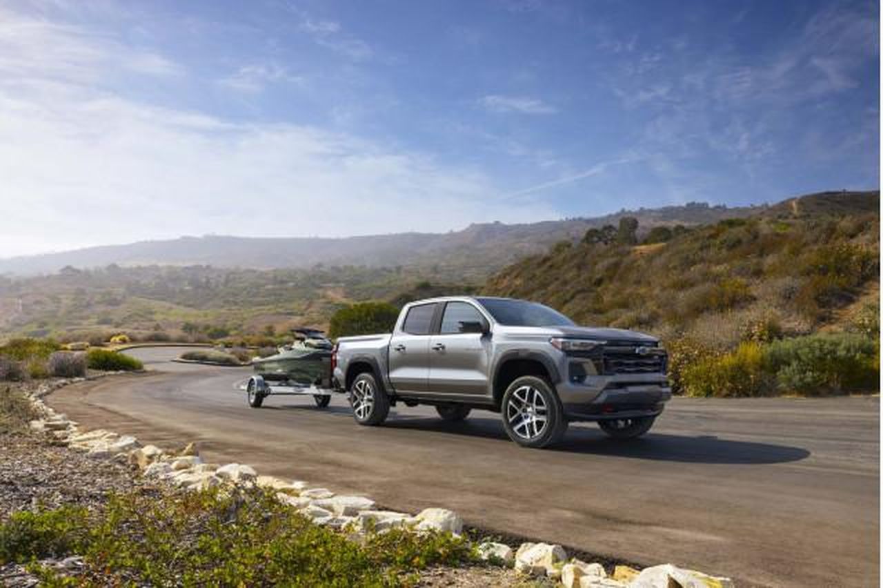 Sicurezza_di_GMC_Canyon_e_Chevy_Colorado_1UVIYTGgyQ - Veicoli24 source:TheCarConnection - Sicurezza di GMC Canyon e Chevy Colorado - 2023 Chevrolet Colorado