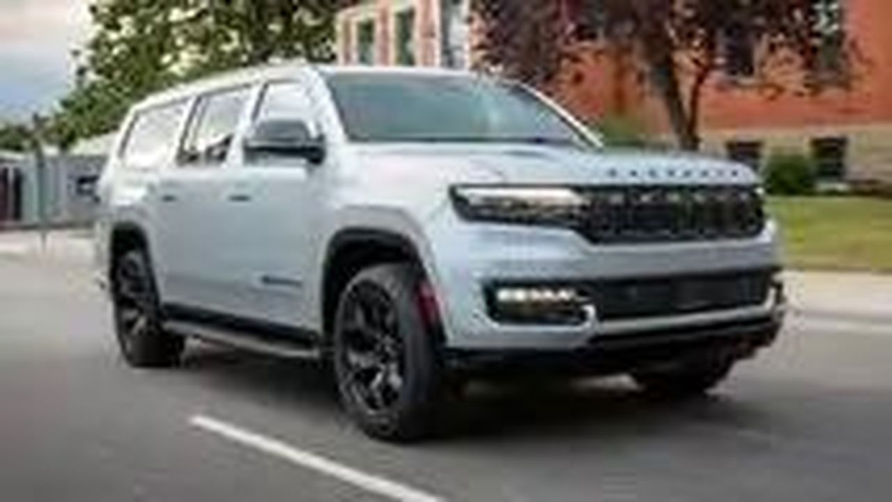 Strategie_di_prezzo_e_fiducia_dei_consumatori_KTc9LHbSgm - Veicoli24 source:motor1 - Strategie di prezzo e fiducia dei consumatori - Esterno del Jeep Wagoneer 2023