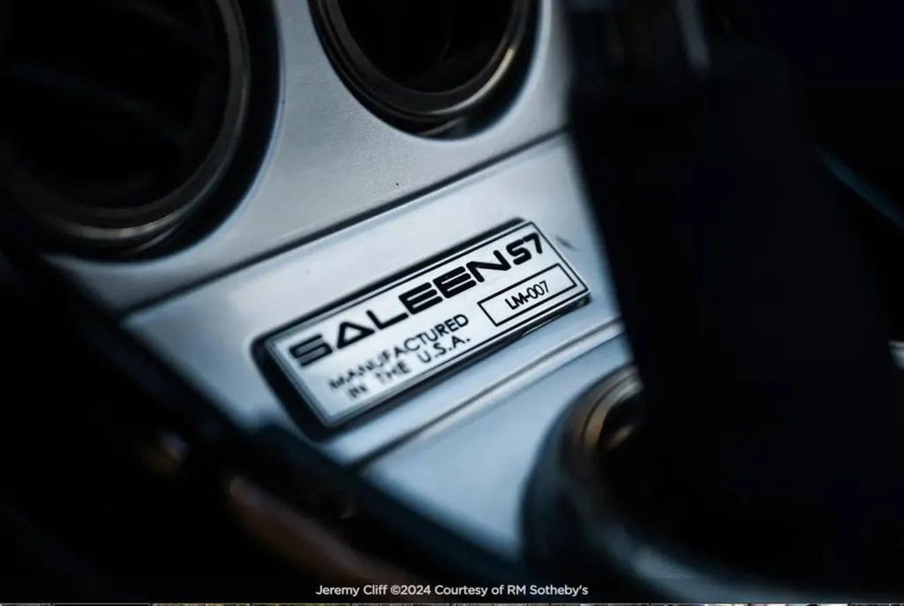 Unasta_per_unauto_leggendaria_ZHtOtFZCB7 - Veicoli24 source:MotorAuthority - Un'asta per un'auto leggendaria - Saleen S7 LM con numero di telaio che termina in 107 - Foto via RM Sotheby's
