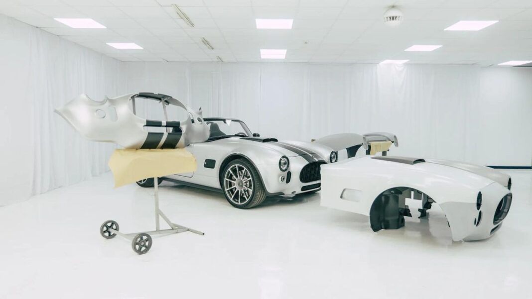 Modelli continuativi: l'originale Ace AC Cars e T-engineering: partnership per la produzione della Cobra GT