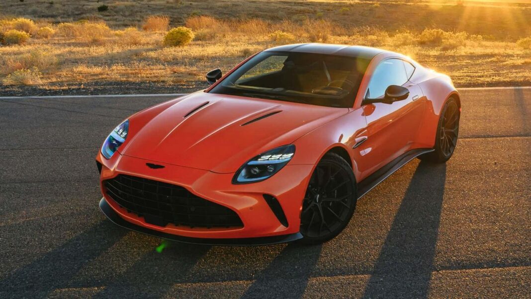 Obiettivi di performance aziendale Aston Martin: il CEO Adrian Hallmark parla di manuali e varianti
