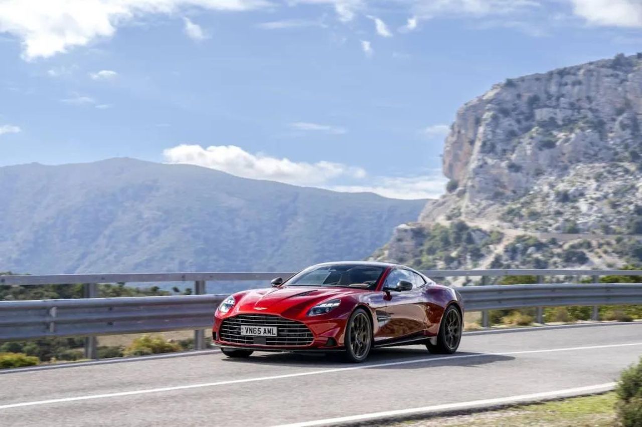 Auto_sportive_pi_hardcore_sono_una_possibilit_YfdKtseJ7W - Veicoli24 Auto sportive più hardcore sono una possibilità - 2025 Aston Martin Vanquish