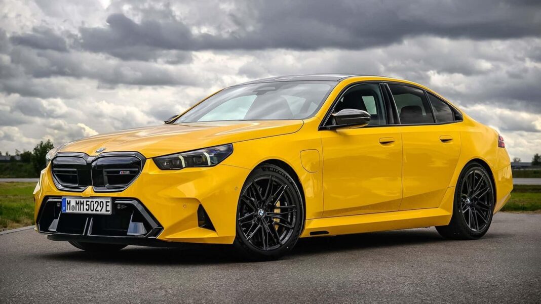 La Strategia di BMW per il Futuro BMW M5: Critiche sul Peso e Futuro della Mobilità Elettrica