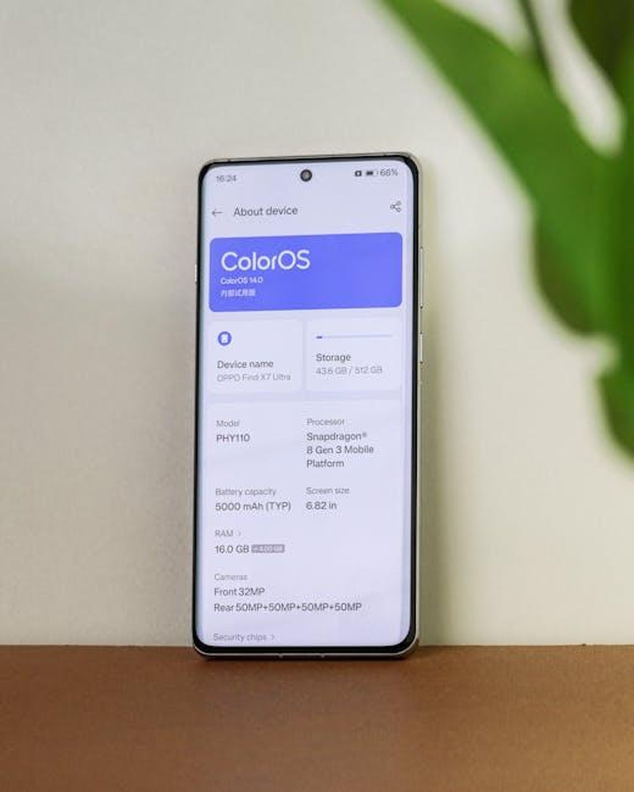 Caratteristiche_e_specifiche_02KrVAa981 - Veicoli24 Source: Rohit Sharma - pexels - Smartphone showing ColorOS, about device page on white screen.
