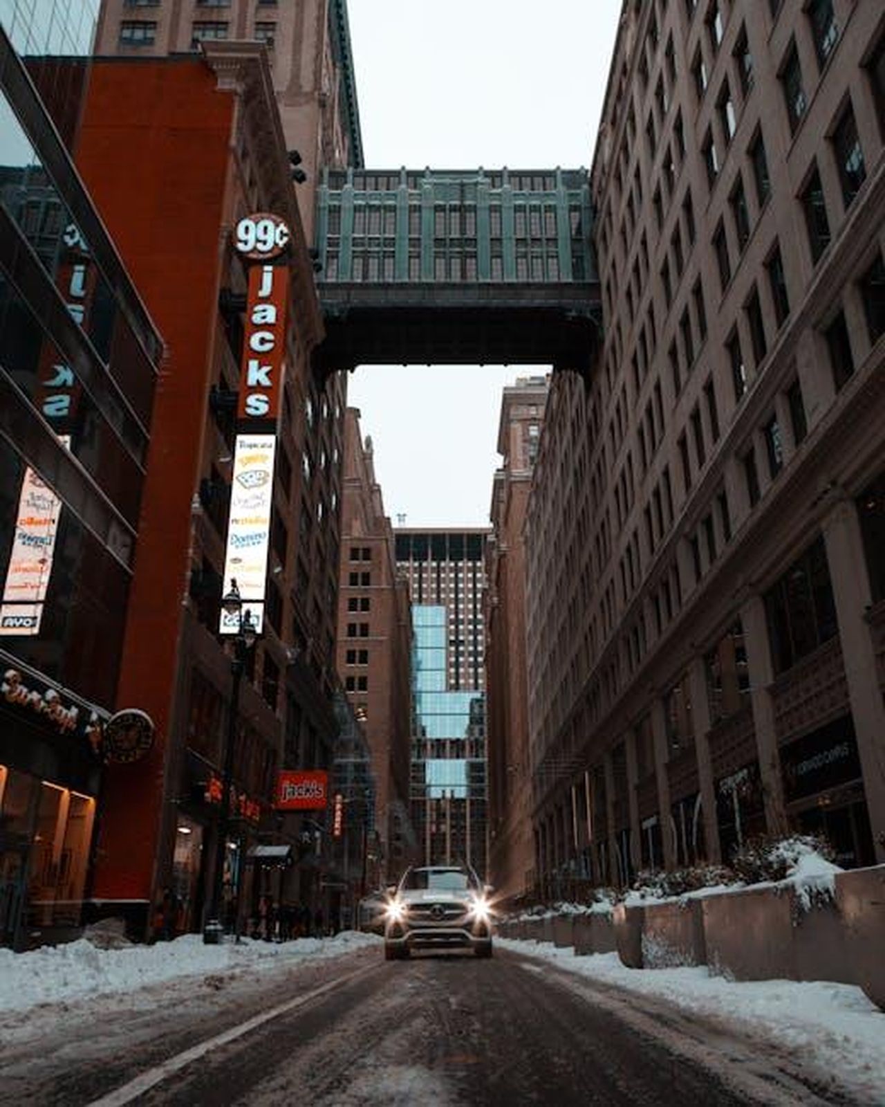 Caratteristiche_e_specifiche_8qRxmXPOzn - Veicoli24 Source: Reinaldo Simoes - pexels - Midtown Headlights