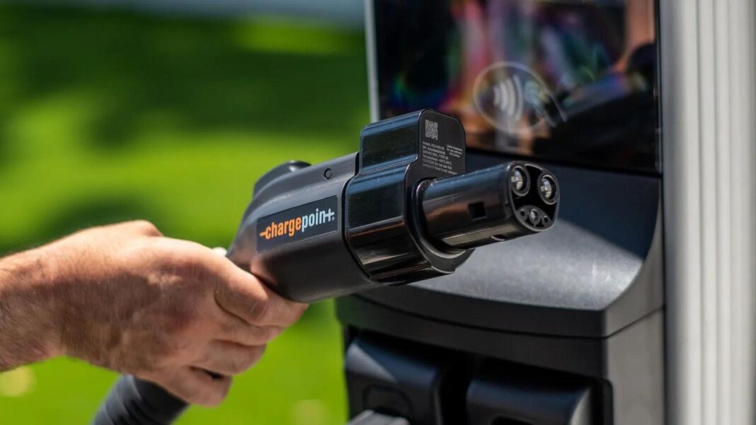 Collaborazione con General Motors ChargePoint e AAA: accordo per espandere i caricabatterie per veicoli elettrici