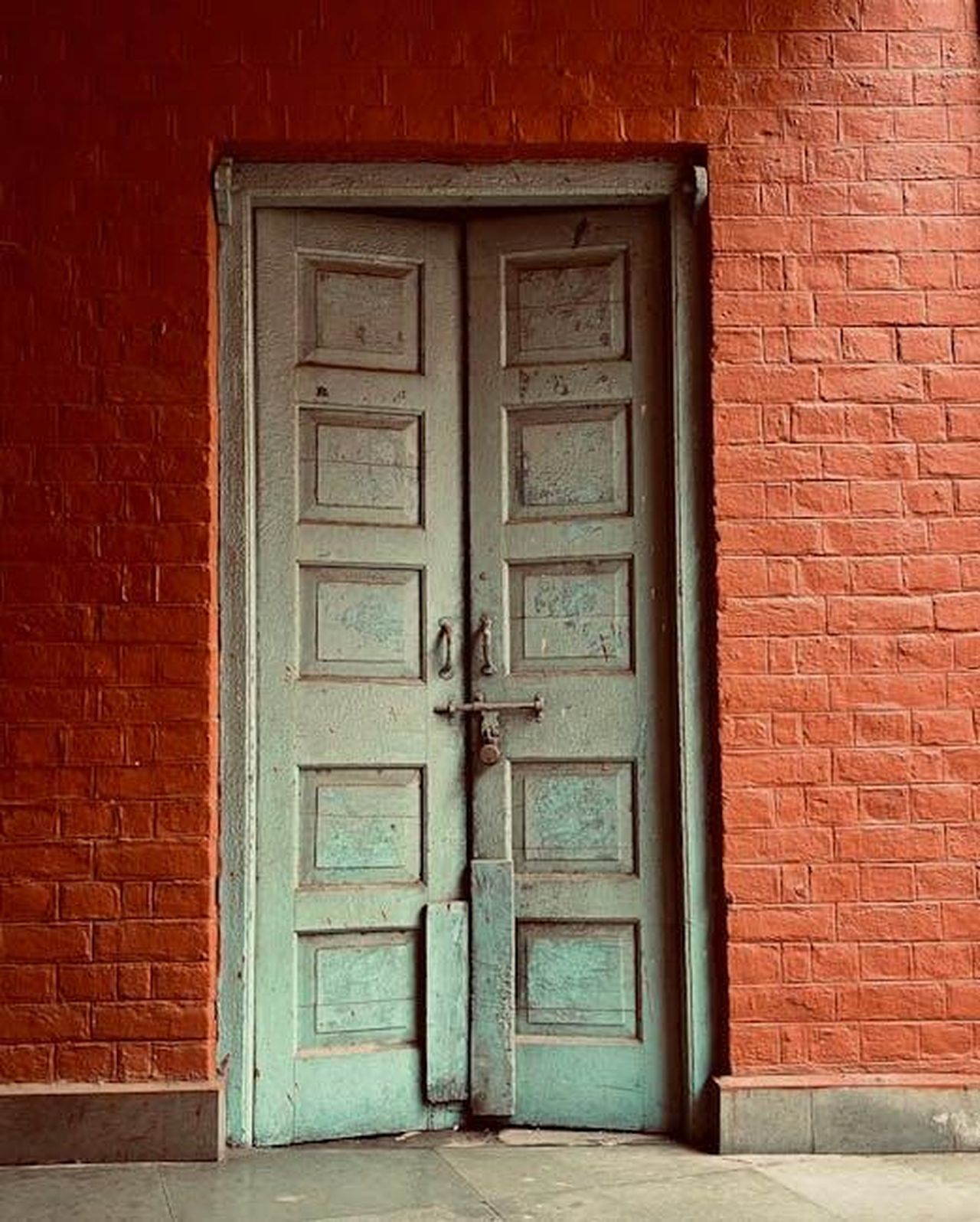 Commento_delleconomista_Geraldine_Kilkelly_Ytes8s5oy2 - Veicoli24 Source: Ashu Ali - pexels - Blue door