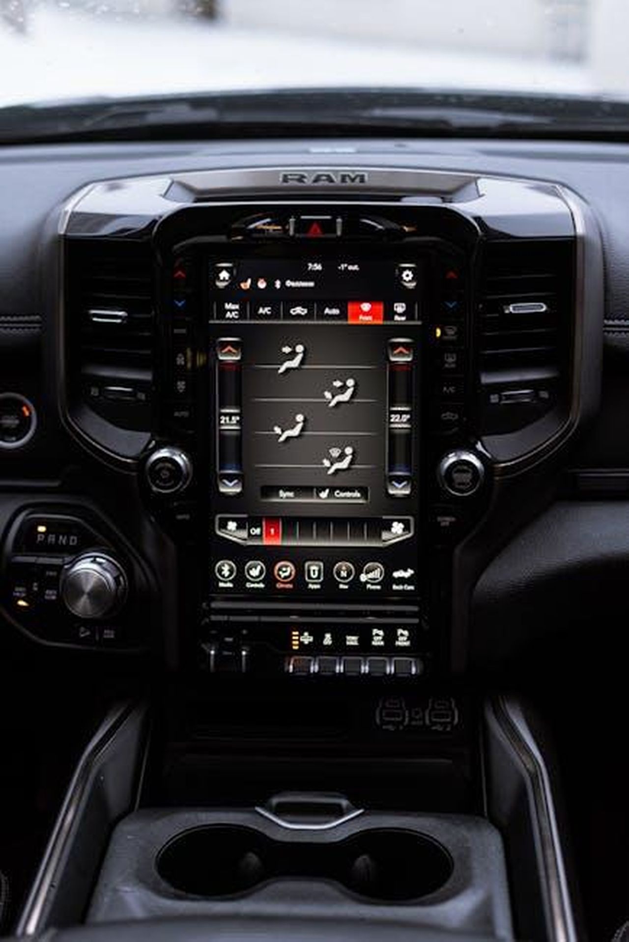 Consiglio_per_lacquisto_Nzj0B97efi - Veicoli24 Source: Vitali Adutskevich - pexels - Close-up of a modern car dashboard touchscreen displaying climate controls inside a RAM vehicle.
