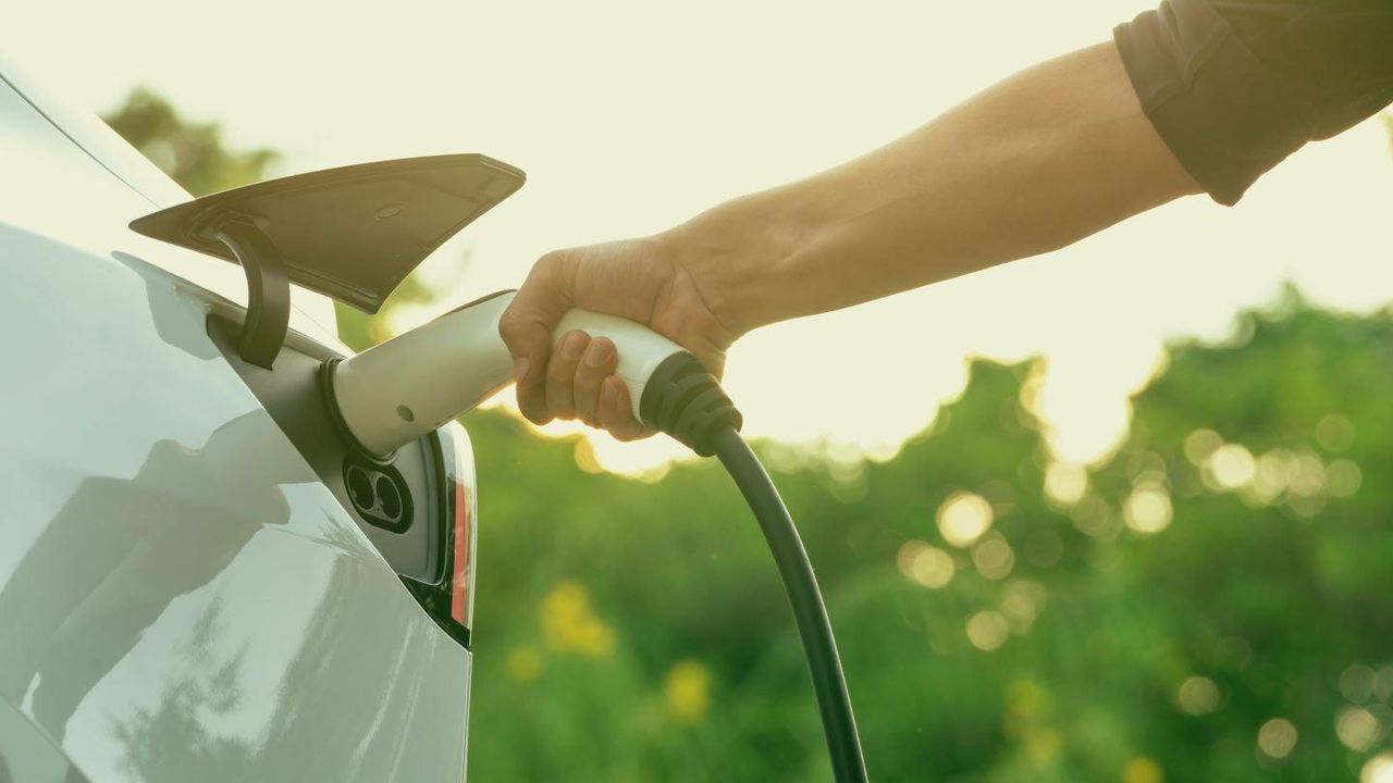 Crescita_del_mercato_delle_auto_usate_nel_Regno_Unito_5SrCluUb0B - Veicoli24 Crescita del mercato delle auto usate nel Regno Unito - La domanda di veicoli elettrici usati è aumentata del 57,4%.