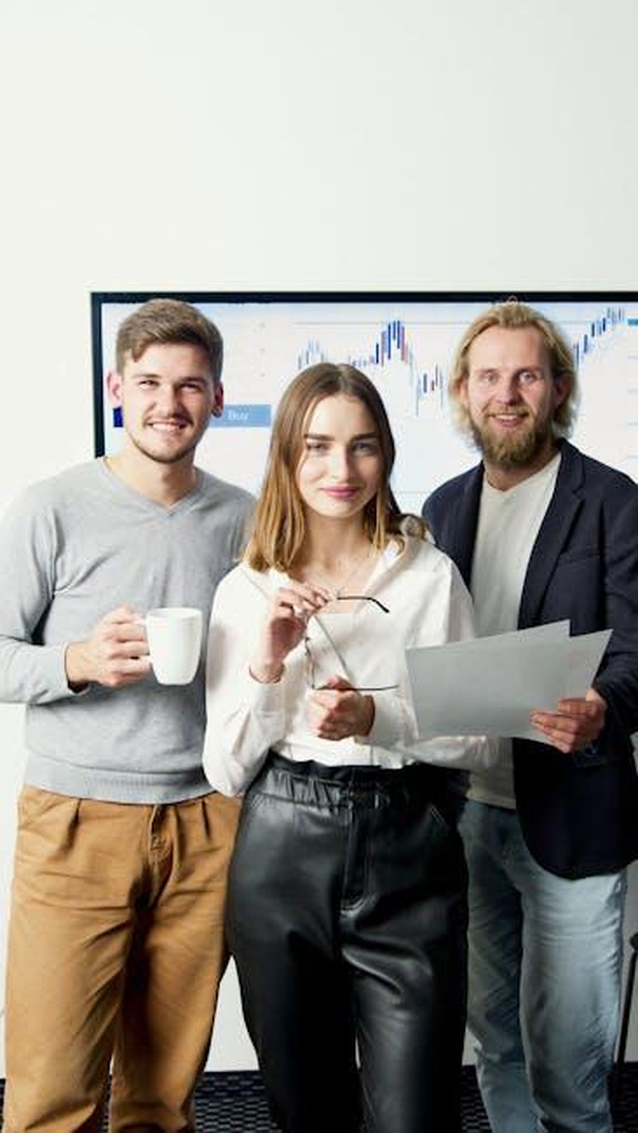 Crescita_del_mercato_europeo_della_gestione_flotte_kSDd0MSBGM - Veicoli24 Source: Artem Podrez - pexels - Dynamic team of young professionals collaborating in a modern office with charts in the background.