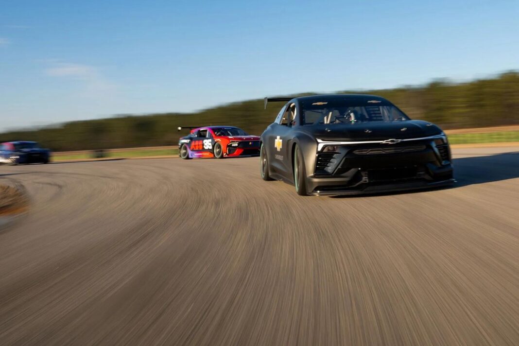 Il futuro elettrico di NASCAR: un cambiamento in atto Debutto del Chevy Blazer EV.R come pace car al Daytona 500