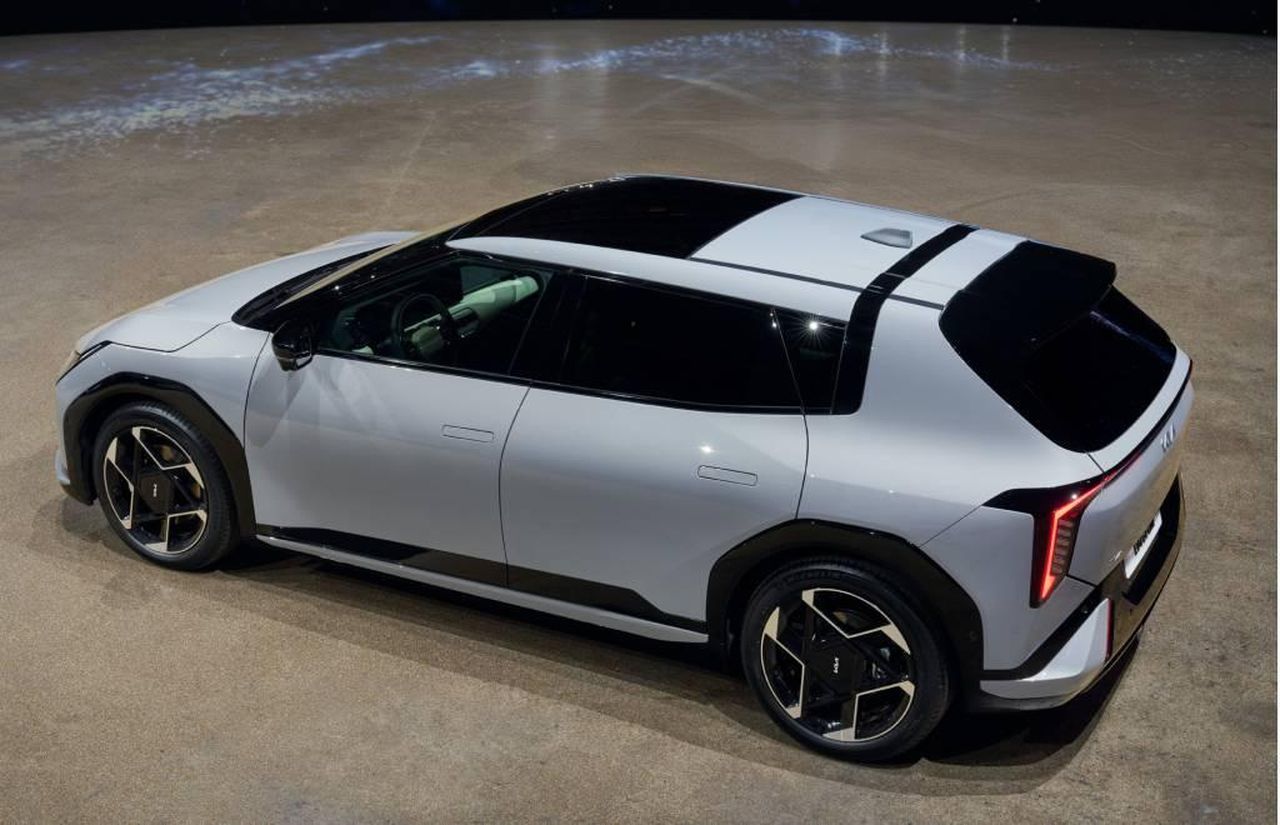 Design_audace_e_innovativo_dellEV4_FZxyrQT49n - Veicoli24 Design audace e innovativo dell'EV4 Nuova Kia EV4