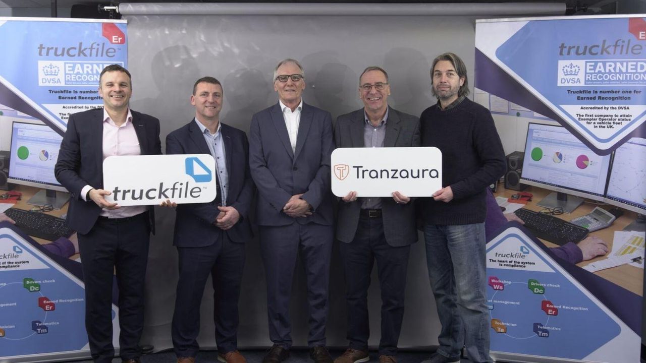 Dettagli_dellacquisizione_H8YDt8VBcF - Veicoli24 Dettagli dell'acquisizione - Cerimonia di firma tra Tranzaura Group e Truckfile